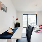Waltrovka Garden Apartment With Parking, Netflix, Hbo