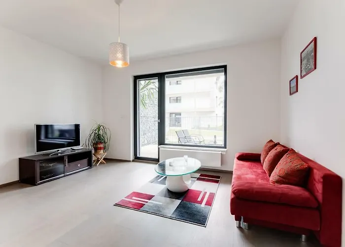 Waltrovka Garden Apartment With Parking, Netflix, Hbo