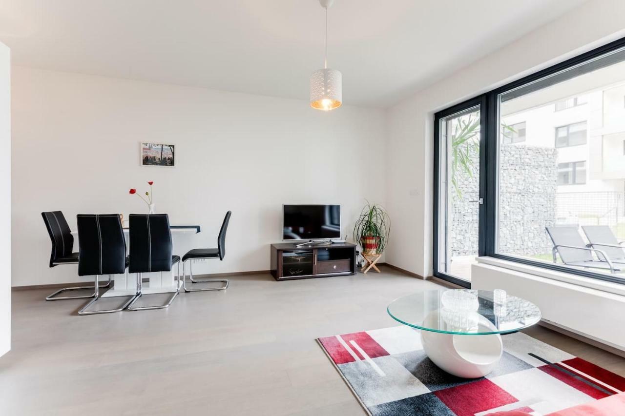 Waltrovka Garden With Parking, Netflix, Hbo